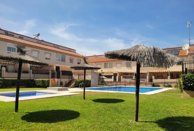 Casa adosada en venda a Calle Mar del Norte, 77, Jardines de Alhaurín - Huerta Alta - Fuensanguínea