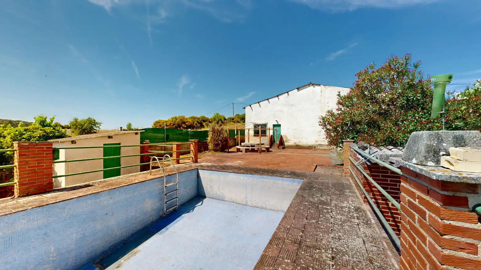Swimming pool of Land for sale in Tafalla