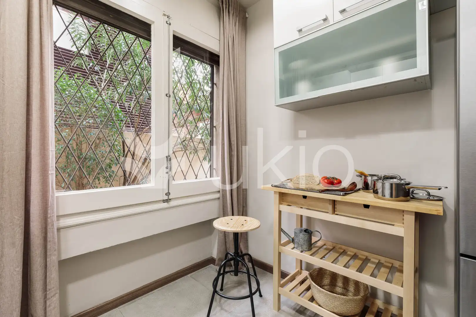 Cuina de Apartament de lloguer en Barcelona amb Aire condicionat, Calefacció i Moblat
