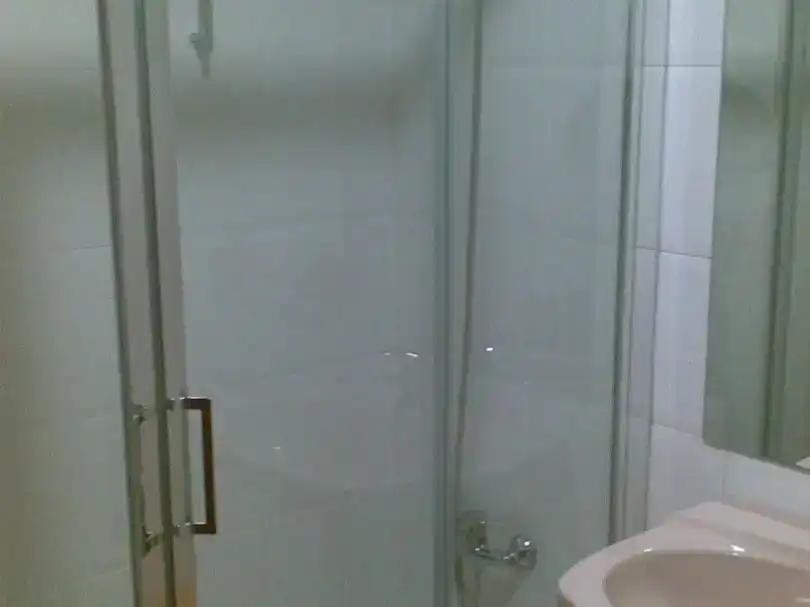 Bathroom of Flat for rent in Valladolid  with Parquet flooring and Storage room