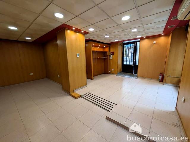 Local comercial en Alquiler en Julio Burell en Linarejos