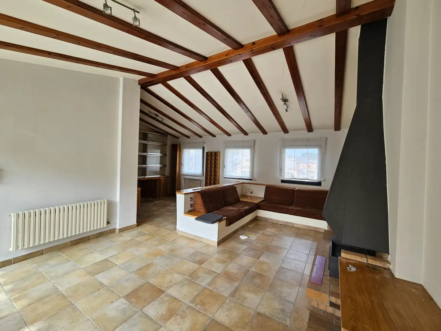 Sala de estar de Casa adosada de alquiler en Figueres con Calefacción, Jardín privado y Terraza