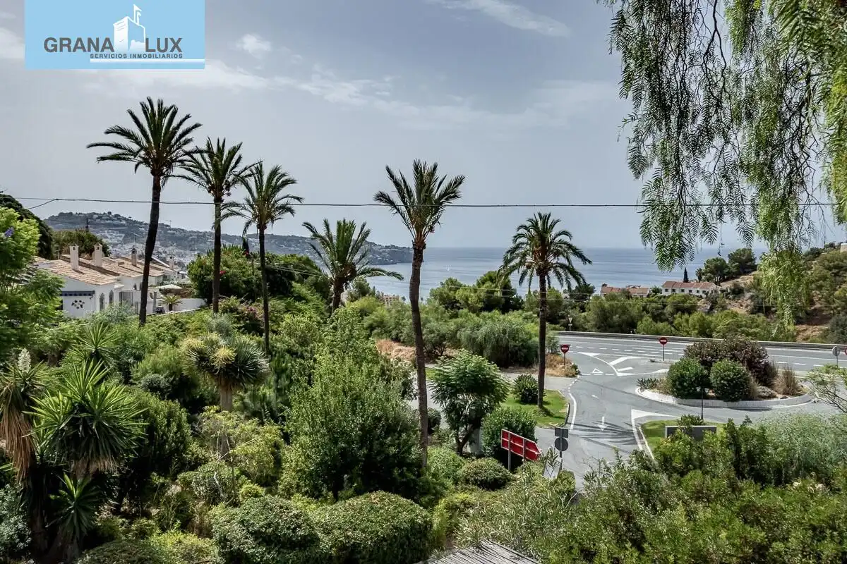 Vista exterior de Casa o xalet en venda en Almuñécar amb Terrassa
