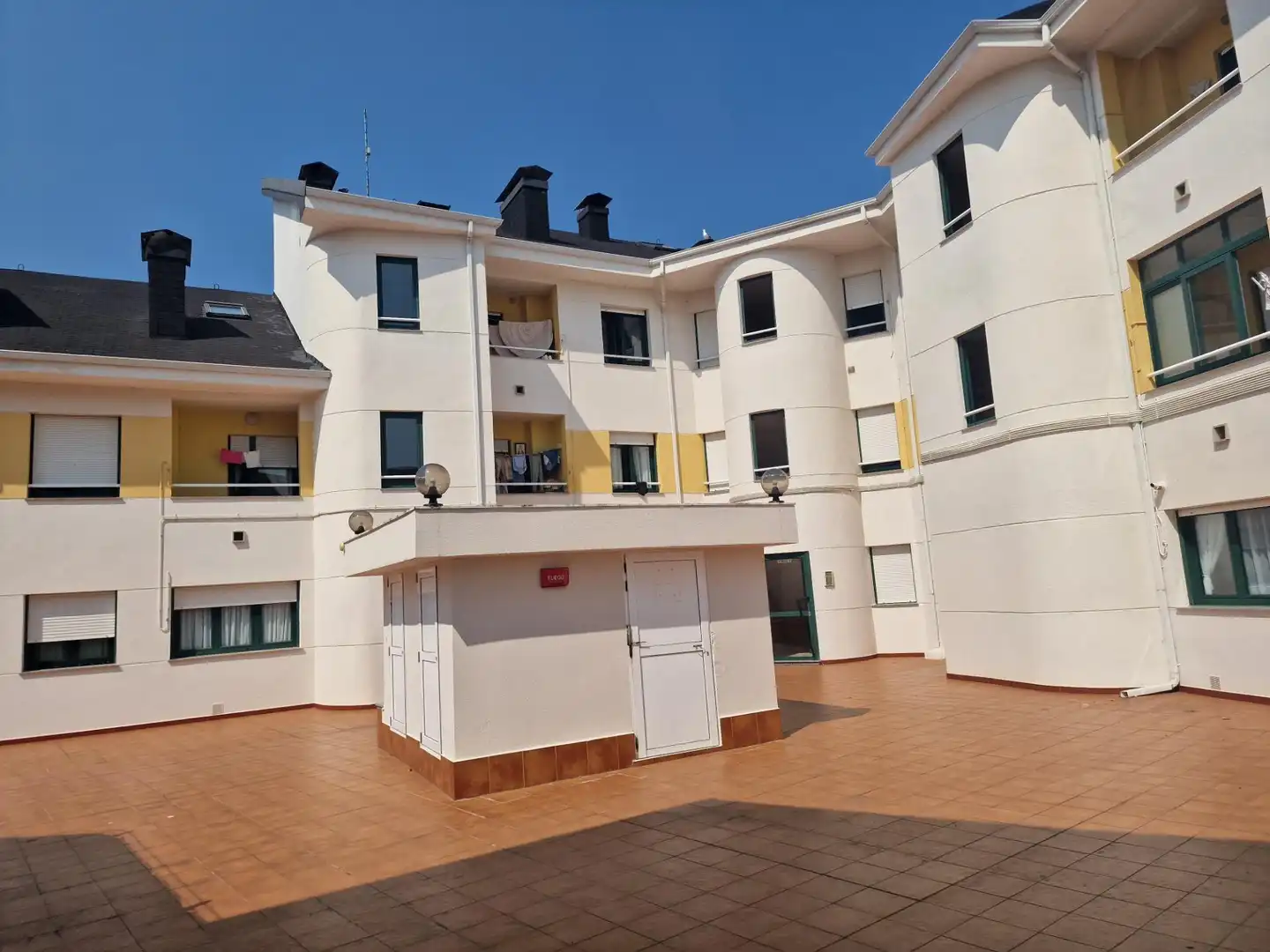 Vista exterior de Piso en venta en Tapia de Casariego con Calefacción