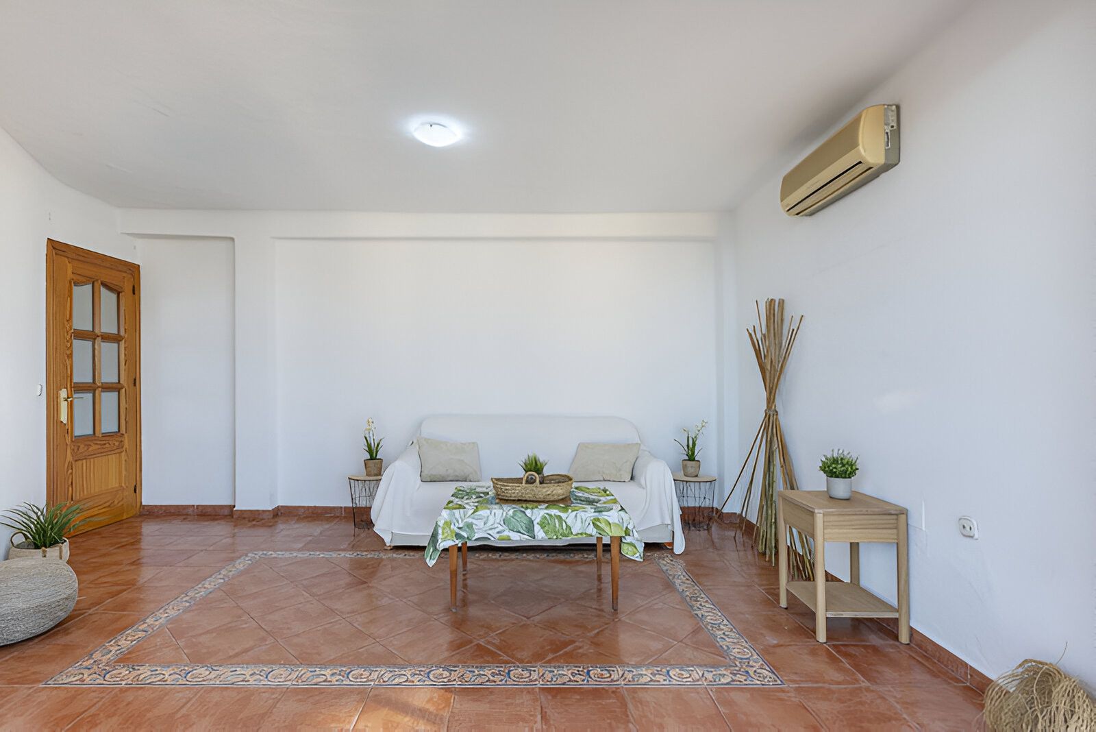 Sala d'estar de Apartament en venda en Torremolinos amb Aire condicionat, Terrassa i Piscina