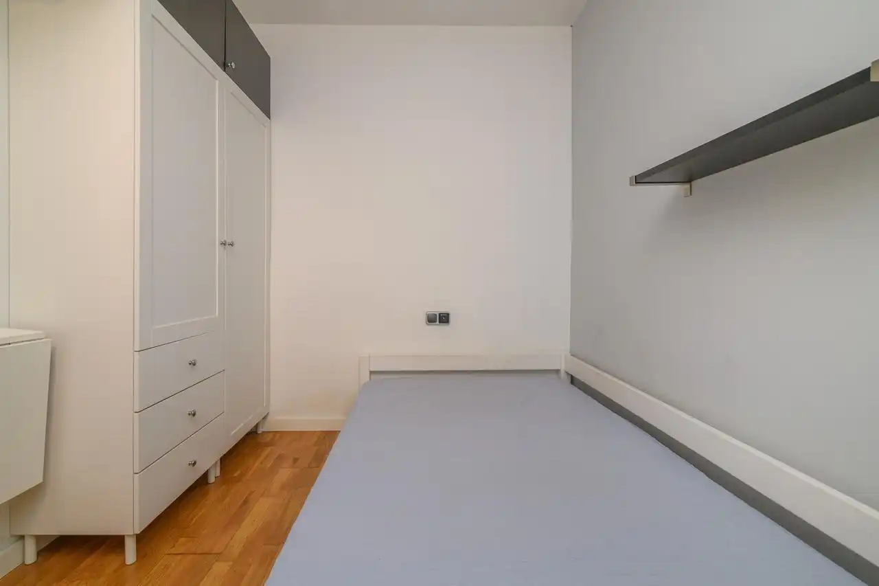 Schlafzimmer von Wohnung zum Verkauf in Barcelona mit Klimaanlage, Heizung und Balkon