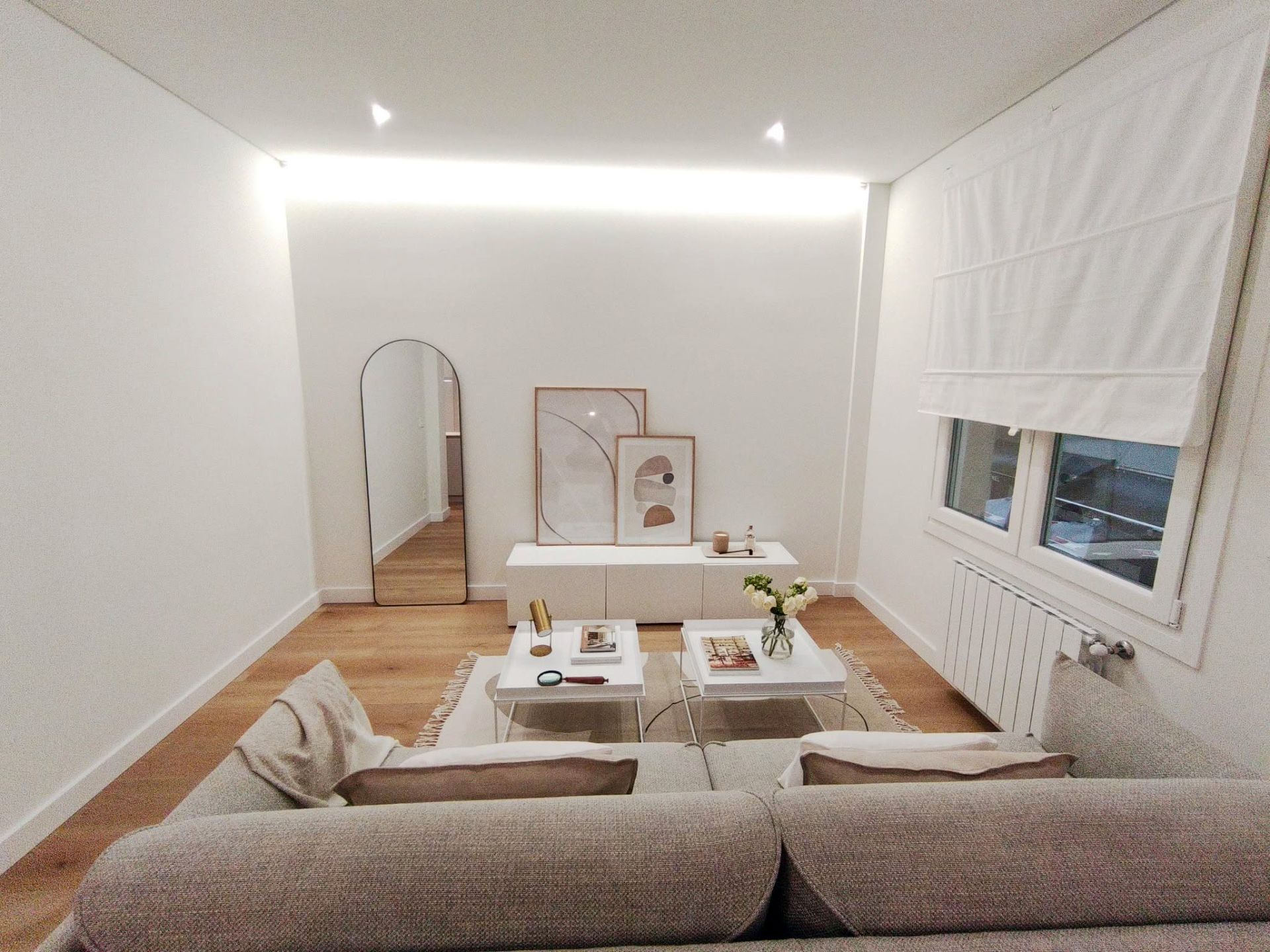 Sala d'estar de Pis en venda en Donostia - San Sebastián  amb Calefacció i Moblat