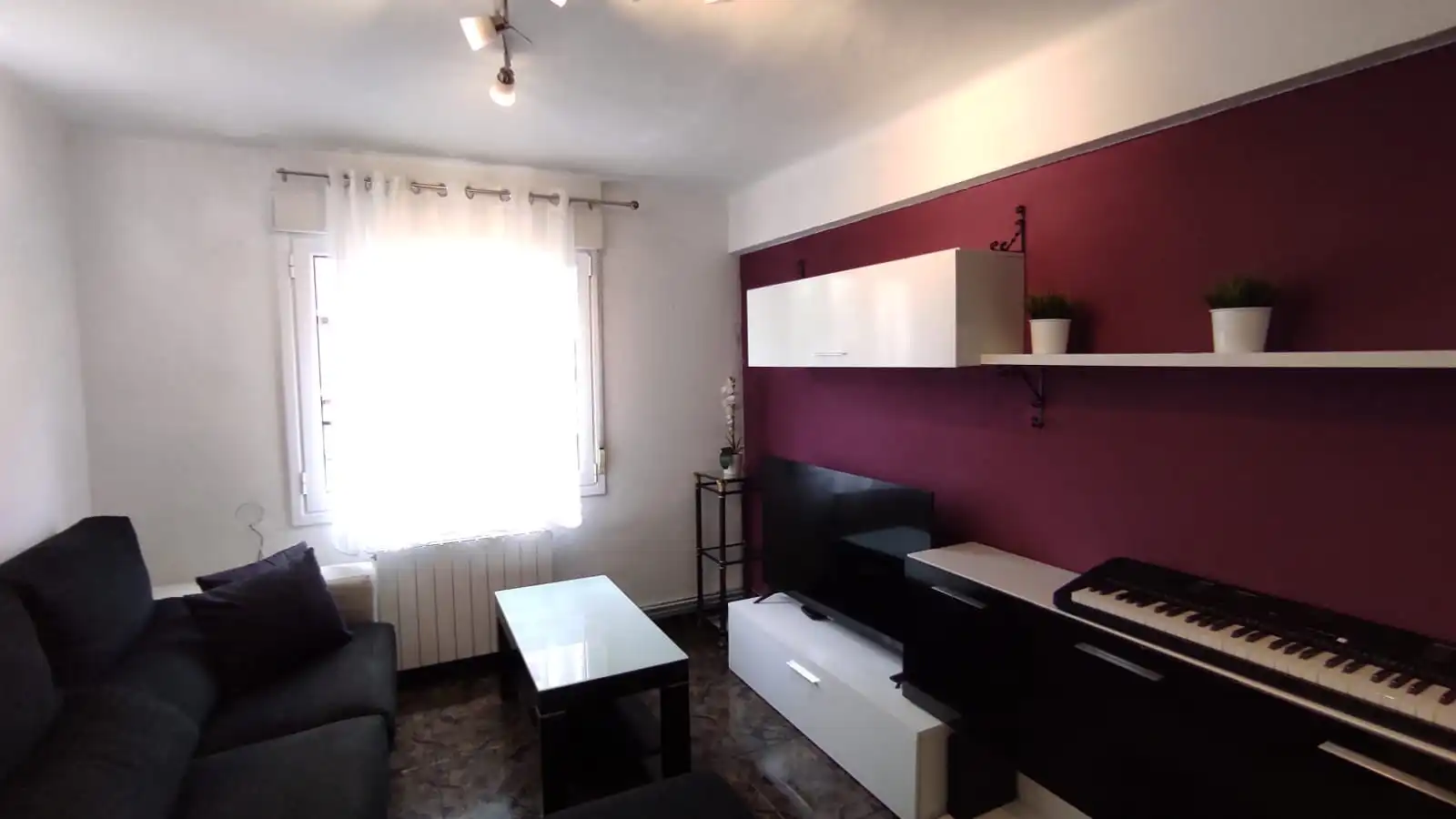 Sala de estar de Piso en venta en Ermua con Calefacción, Trastero y Amueblado