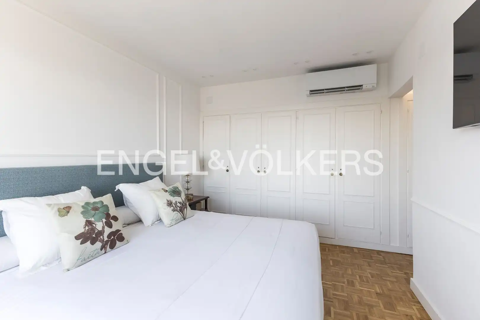 Bedroom of Flat for sale in Madrid  with Air Conditioner, Heating and Parquet flooring