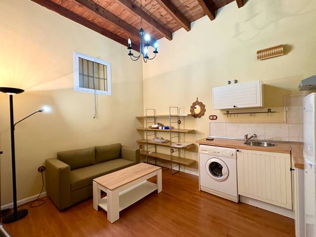 Apartamento en Alquiler en Calle Alberto Lista, 1 en Feria