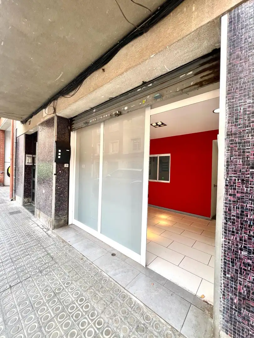 Büro zur Miete in Carrer de Llorens i Barba, El Baix Guinardó
