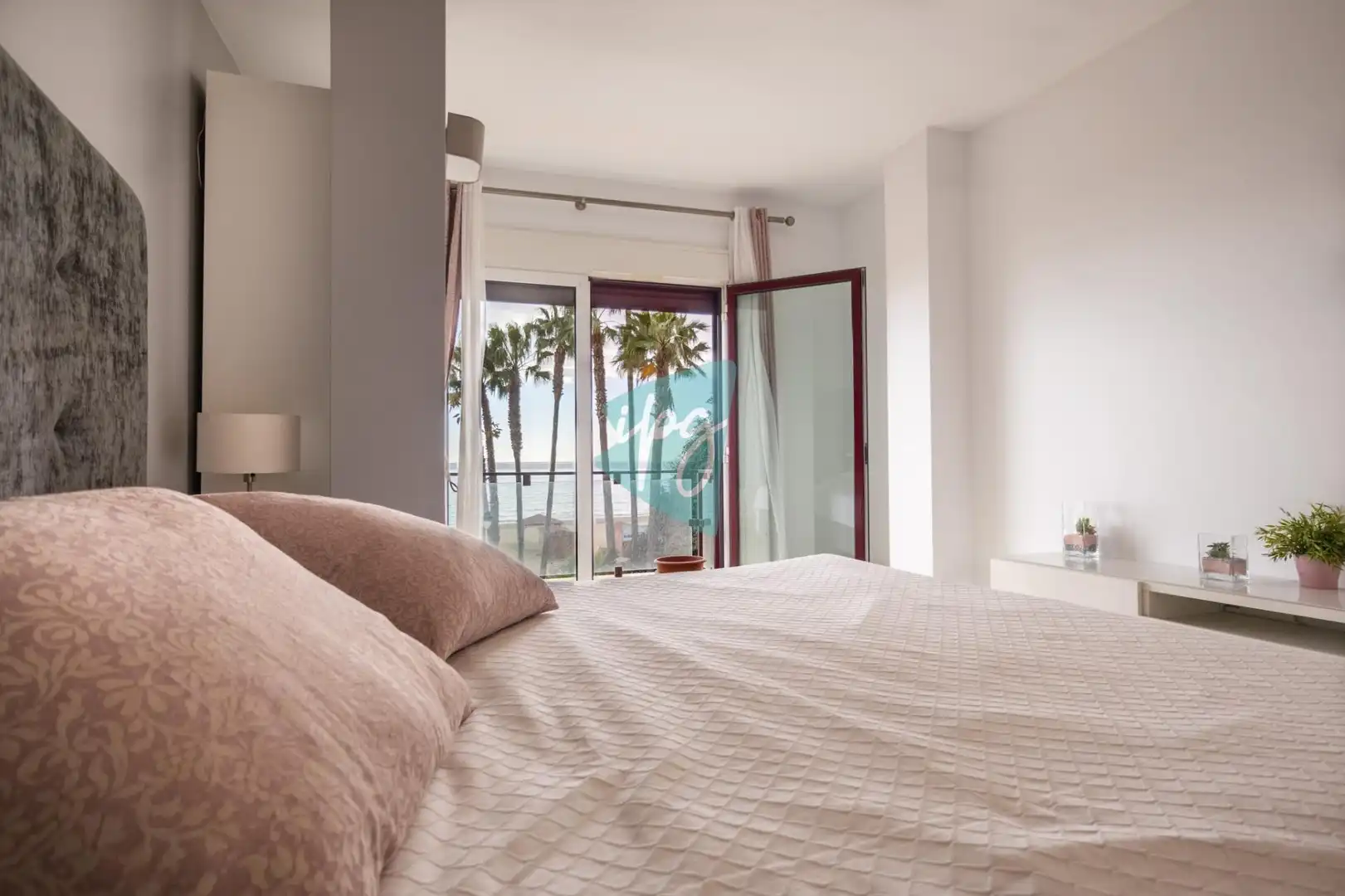 Habitación de Apartamento de alquiler en Estepona con Aire acondicionado, Calefacción y Amueblado