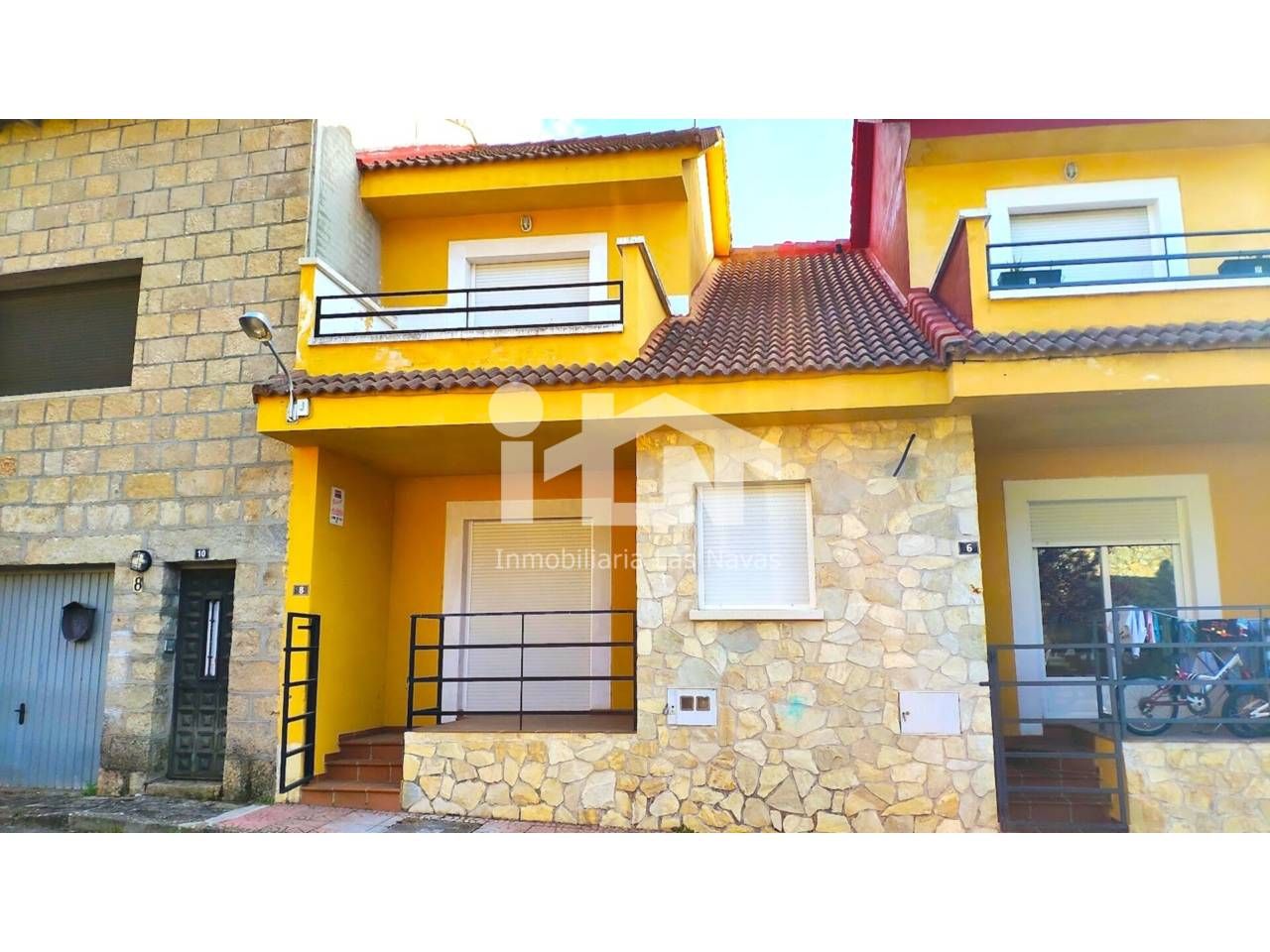 Exterior view of House or chalet for sale in Navalperal de Pinares  with Heating and Terrace