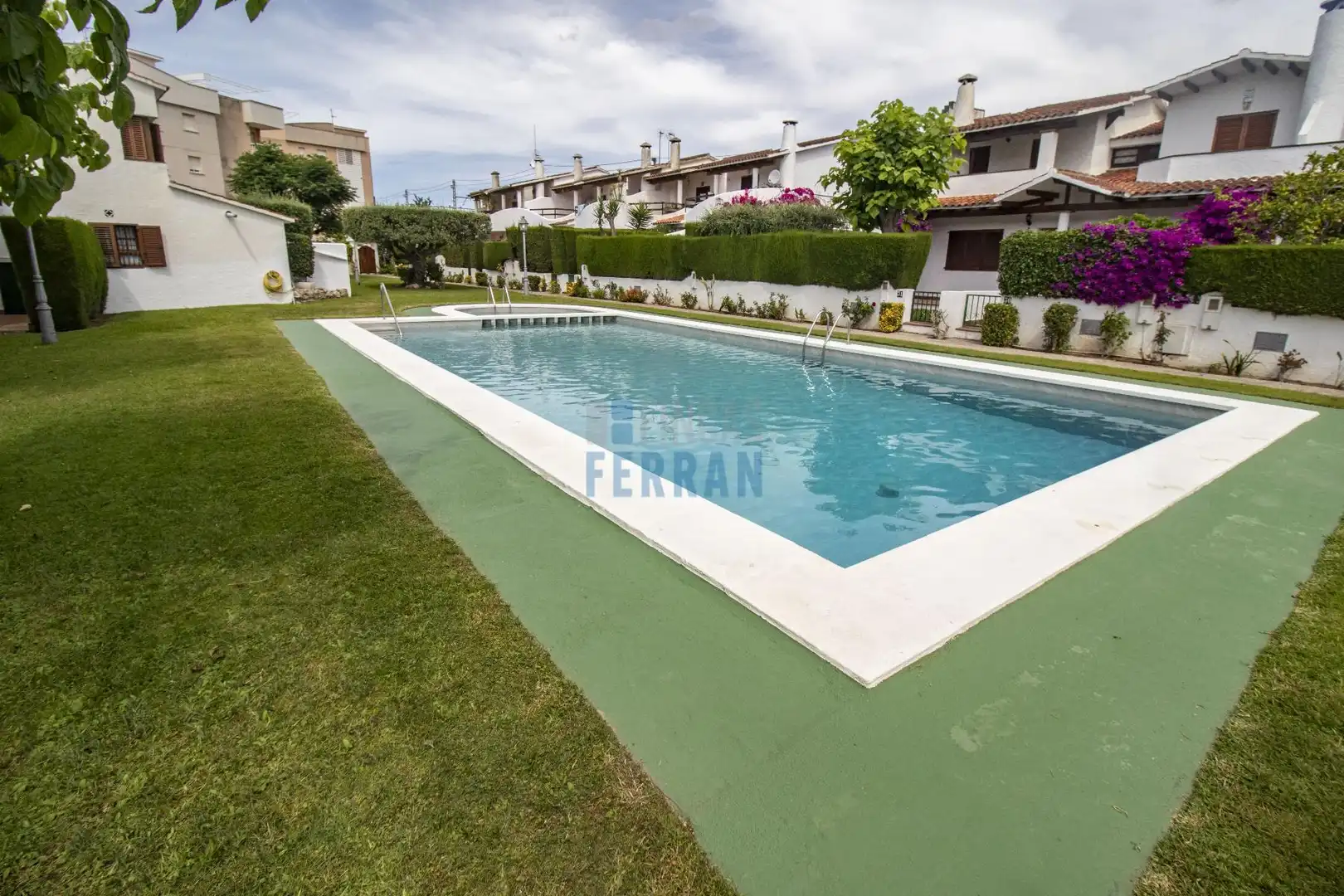 Piscina de Casa adosada en venda en El Vendrell amb Terrassa, Traster i Moblat