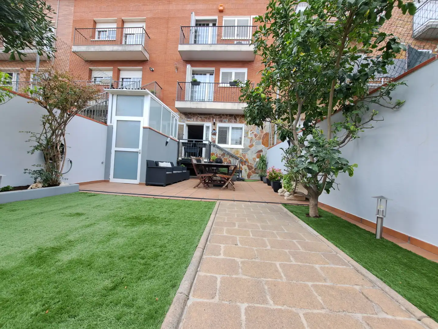 Garten von Einfamilien-Reihenhaus zum Verkauf in Mataró mit Klimaanlage, Heizung und Privatgarten