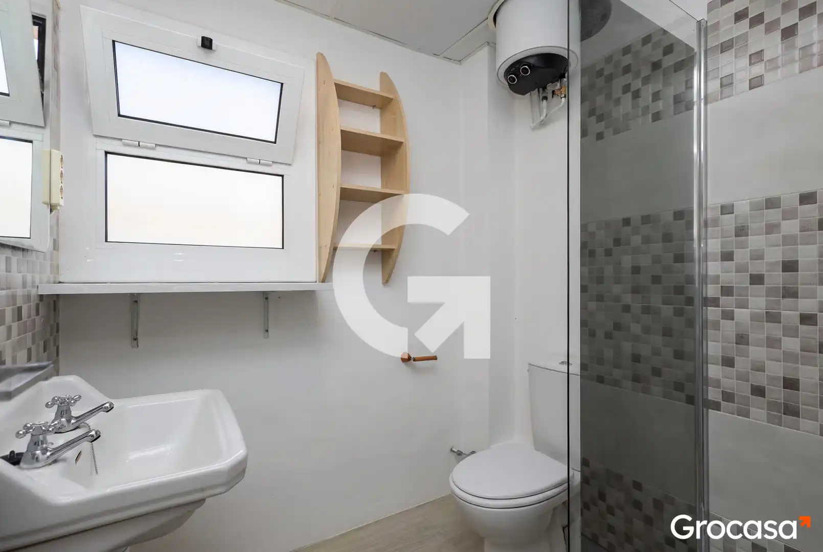 Bathroom of Apartments for sale in Calafell  with Storage room, Balcony and Community pool