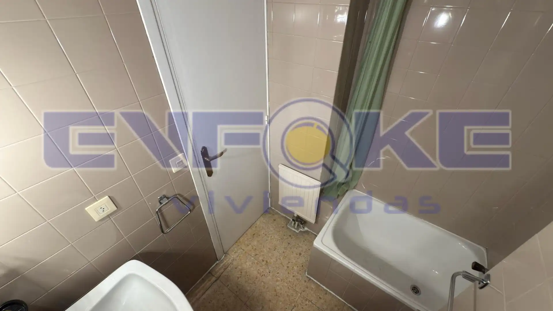 Baño de Piso en venta en Madrid con Calefacción y Terraza