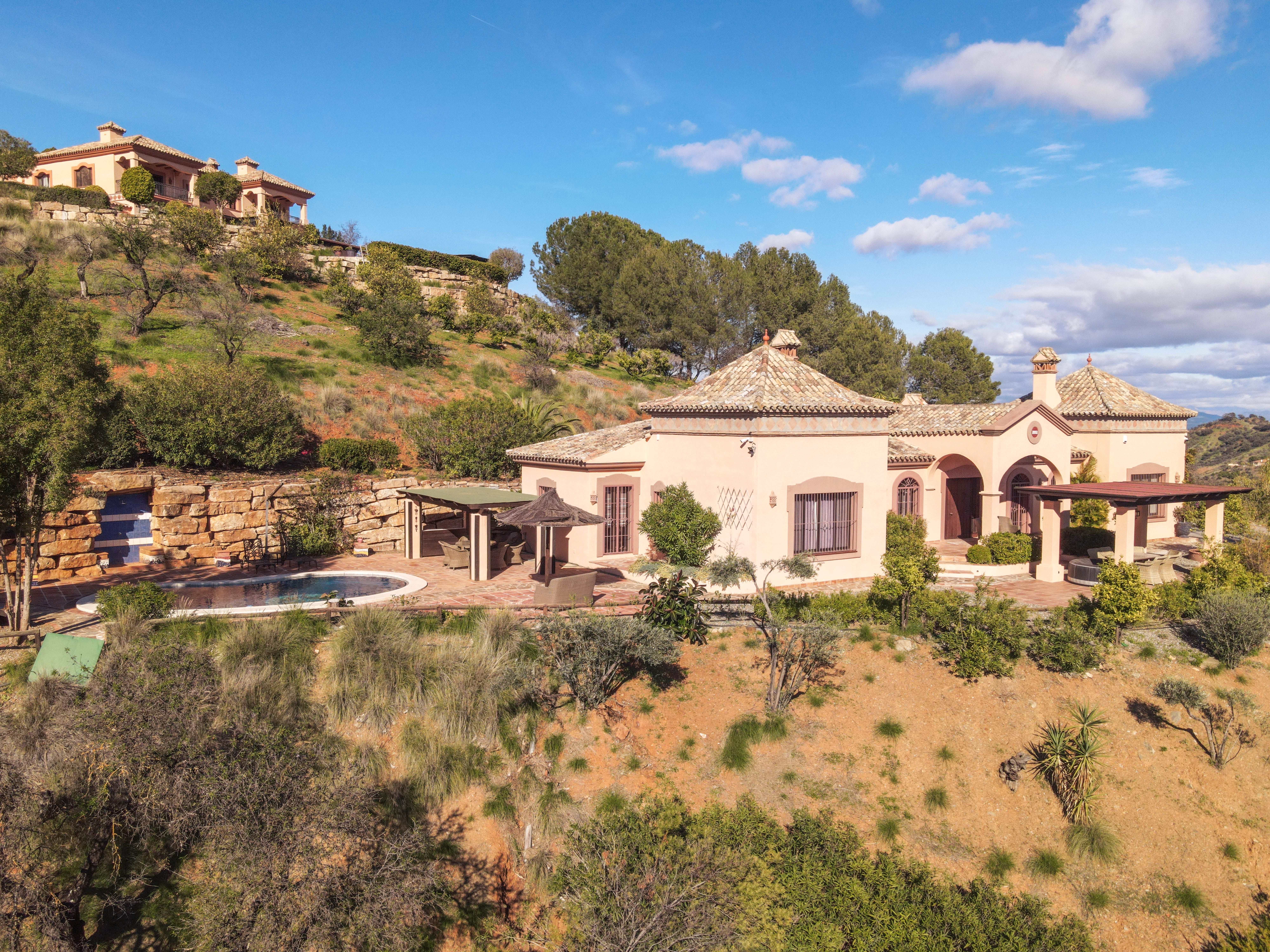 Houses for sale in Calle Luna, Monda