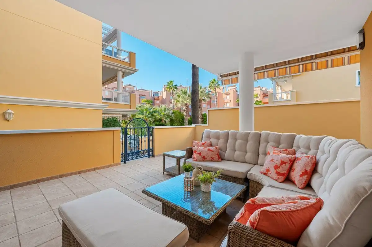 Terrassa de Apartament en venda en Orihuela amb Aire condicionat, Jardí privat i Terrassa