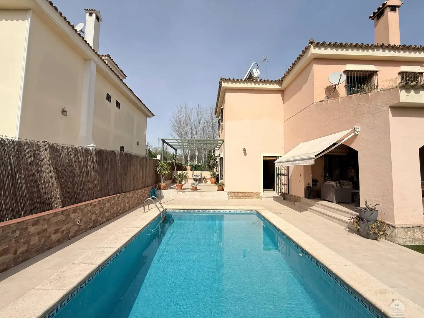 Piscina de Casa o xalet en venda en Montequinto amb Aire condicionat, Calefacció i Parquet