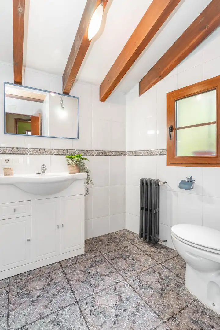 Baño de Casa o chalet en venta en Caso con Calefacción, Jardín privado y Terraza