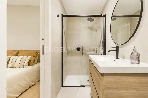 Bathroom of Flat for sale in Madrid  with Air Conditioner, Heating and Parquet flooring