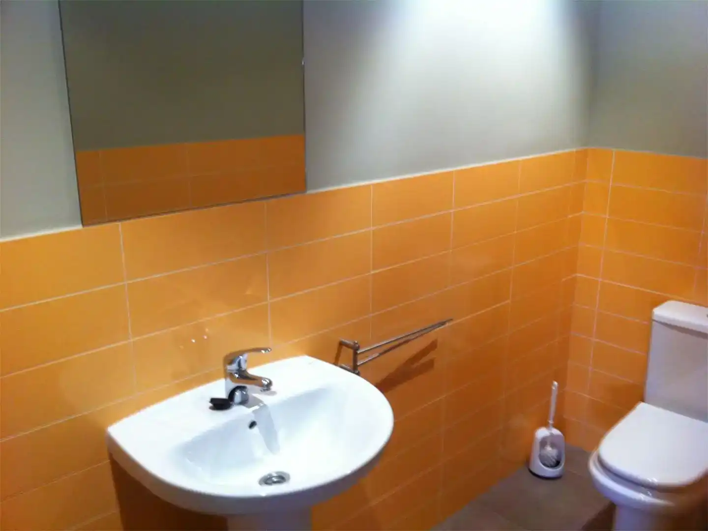 Bathroom of Commercial properties for rent in Vigo 