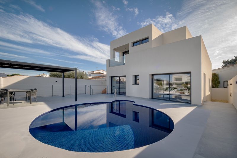 Piscina de Casa o xalet en venda en Empuriabrava amb Aire condicionat, Calefacció i Piscina