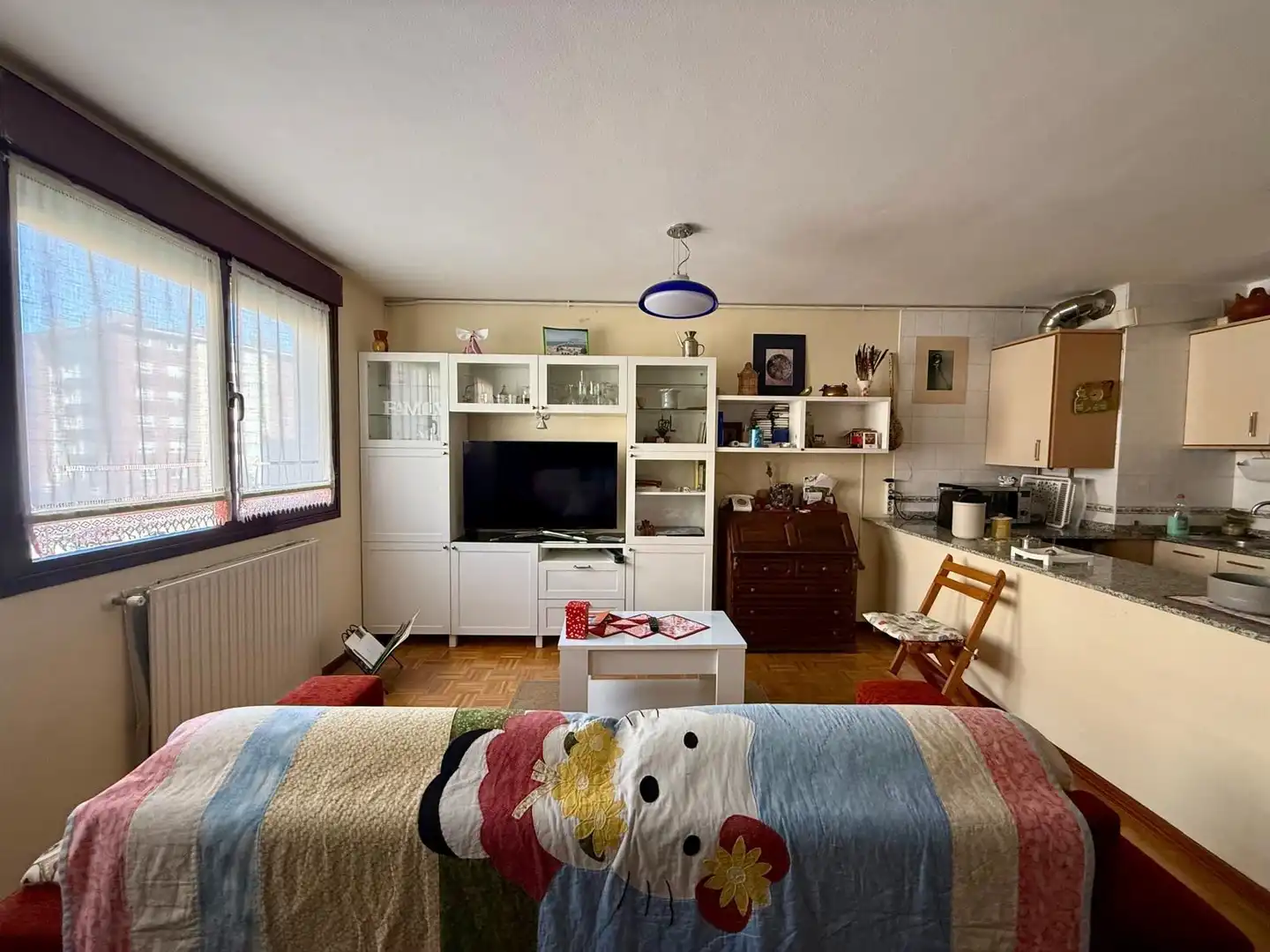 Sala de estar de Piso en venta en Oviedo  con Calefacción, Trastero y Amueblado