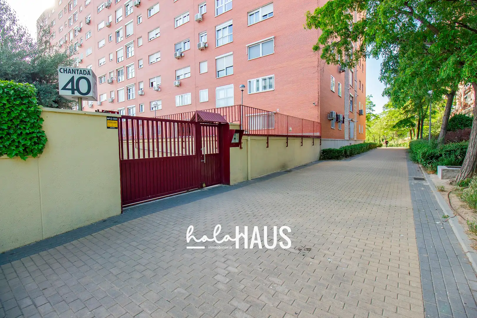 Parking of Flat for sale in Madrid  with Air Conditioner, Heating and Storage room