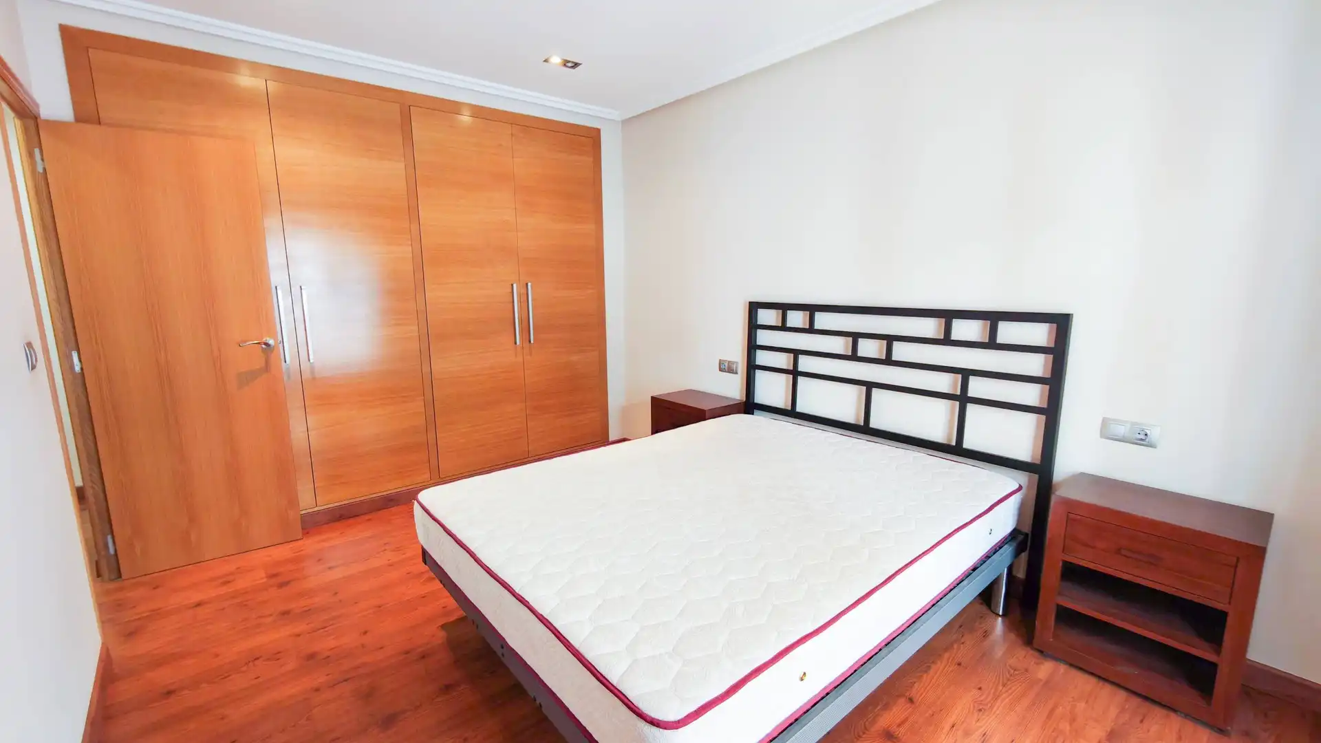 Habitación de Piso de alquiler en Elche / Elx con Aire acondicionado, Trastero y Amueblado