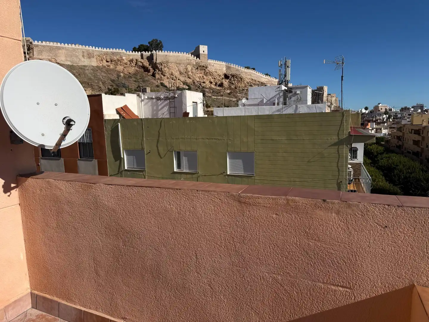 Außenansicht von Dachboden zum Verkauf in Almería mit Terrasse