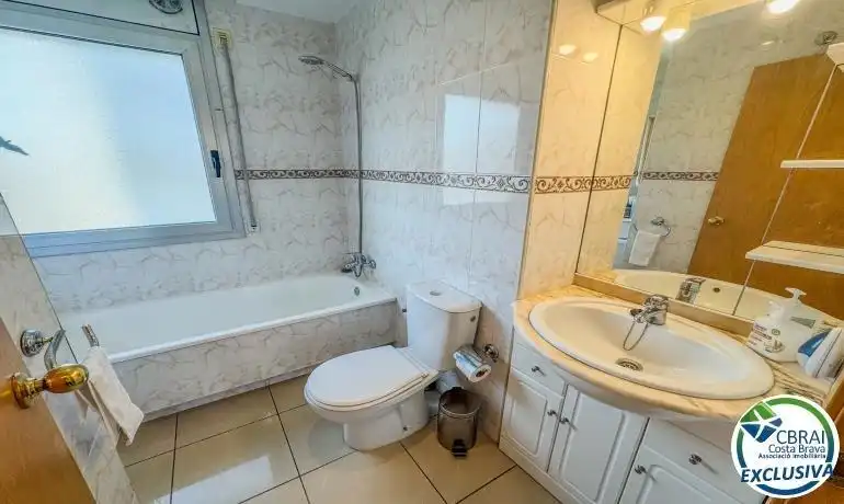 Bathroom of Apartments for sale in Roses  with Heating, Terrace and Furnished