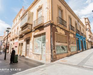 Vista exterior de Edifici en venda en  Almería Capital