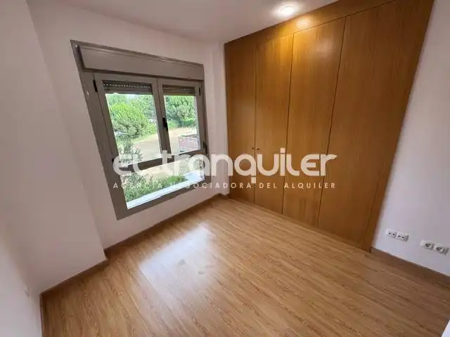 Schlafzimmer von Wohnung zur Miete in Las Rozas de Madrid mit Klimaanlage, Abstellraum und Waschmaschine