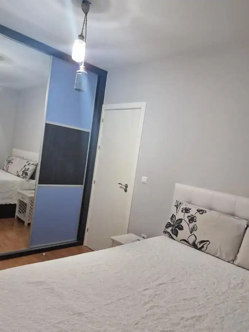 Dormitori de Apartament de lloguer en Churriana de la Vega amb Aire condicionat, Parquet i Piscina