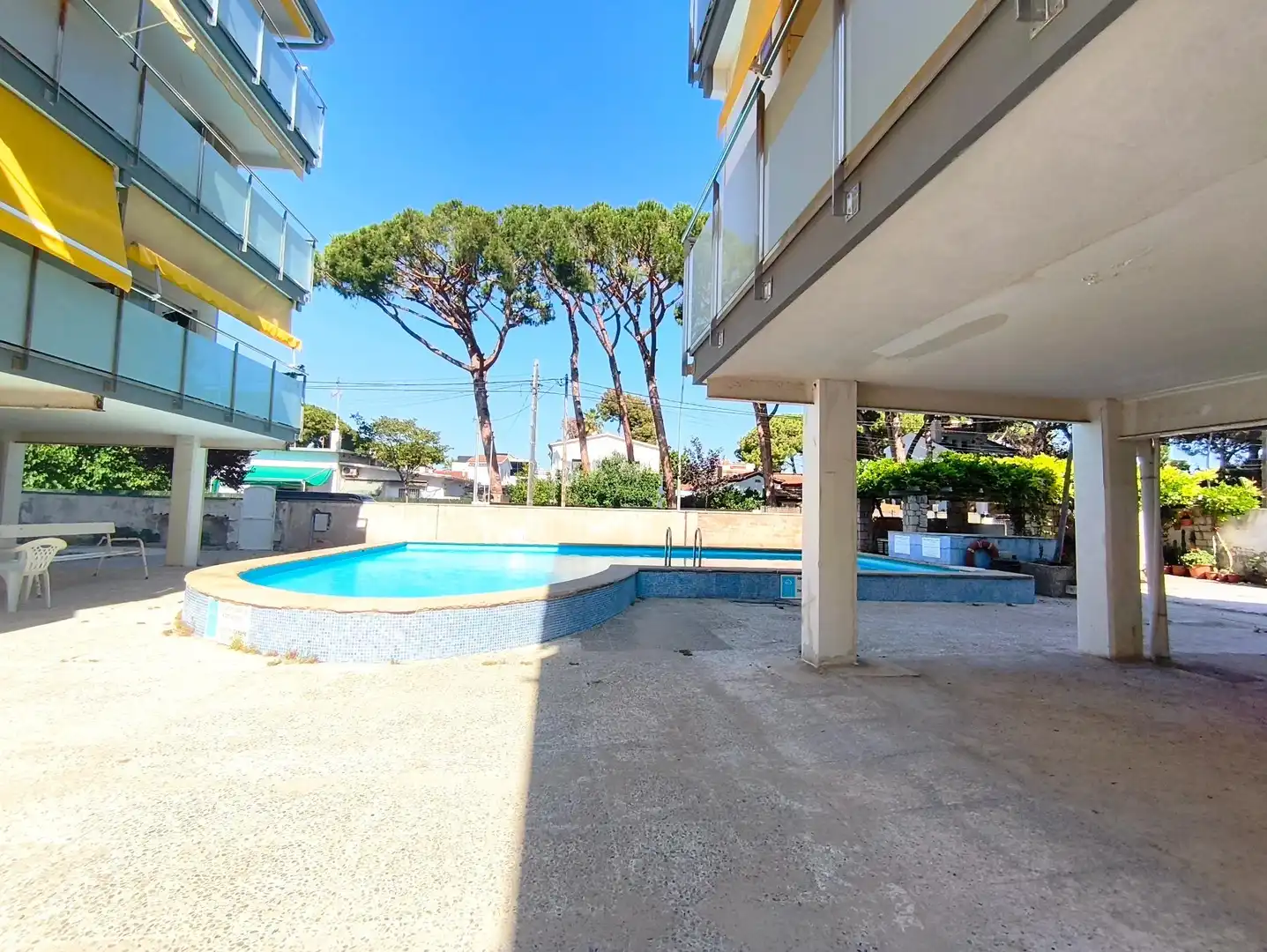 Piscina de Piso en venta en Castelldefels con Terraza, Balcón y Piscina comunitaria