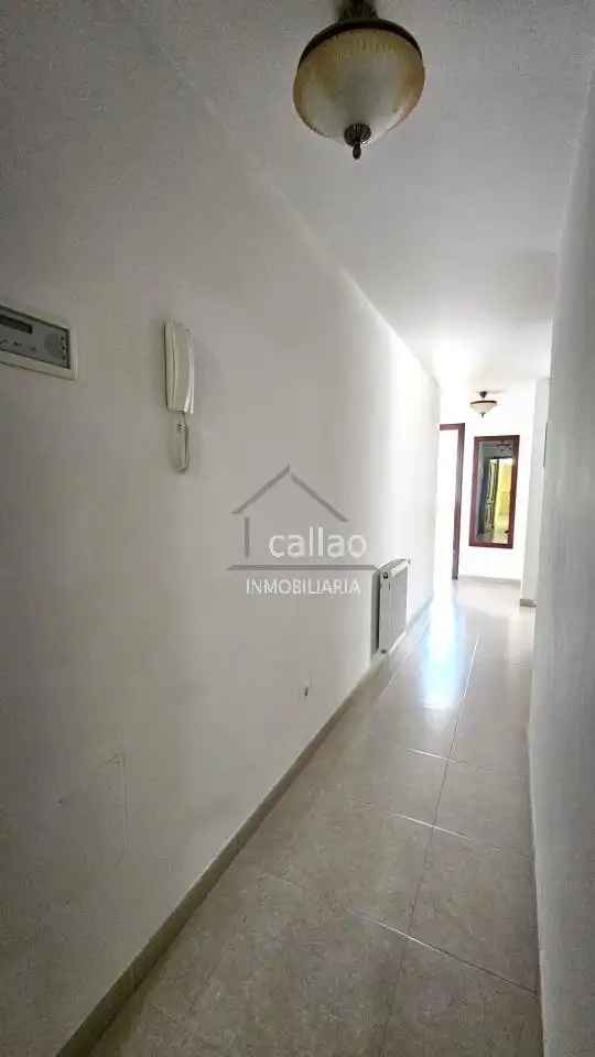 Wohnung zum Verkauf in Narón mit Heizung, Abstellraum und Möbliert