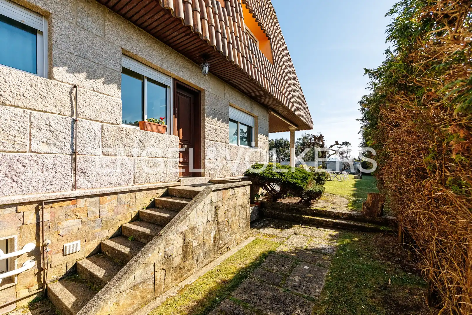 Vista exterior de Casa o xalet en venda en Vigo  amb Calefacció, Terrassa i Piscina