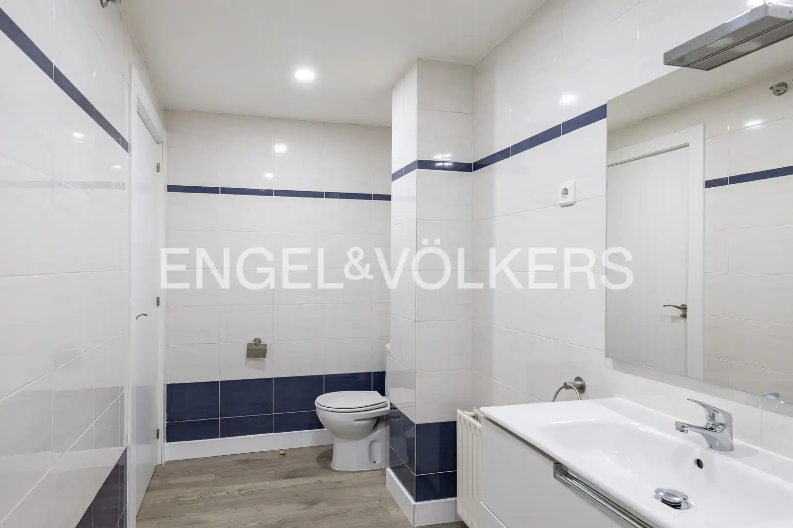 Bathroom of Flat for sale in Alcobendas  with Heating, Storage room and Swimming Pool