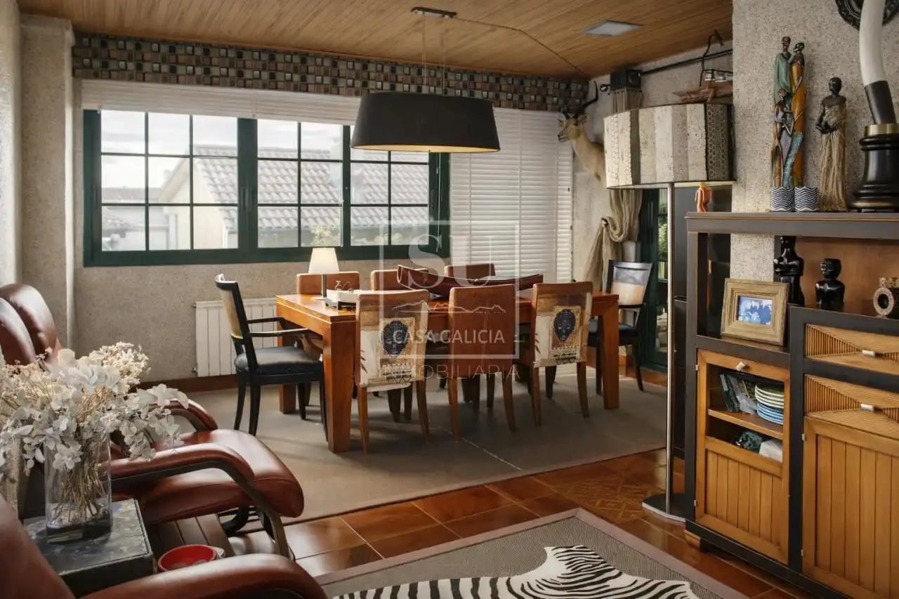 Comedor de Casa o chalet en venta en Vigo  con Calefacción, Jardín privado y Parquet