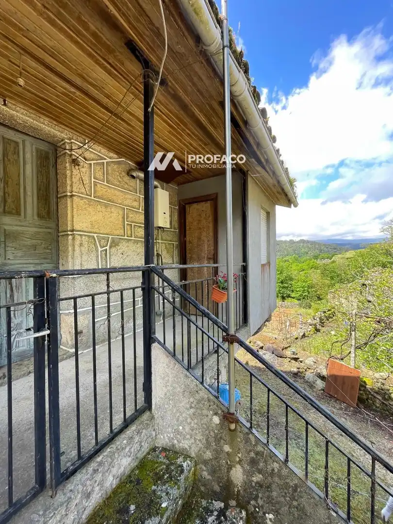 Vista exterior de Casa o chalet en venta en A Arnoia con Terraza, Trastero y Amueblado