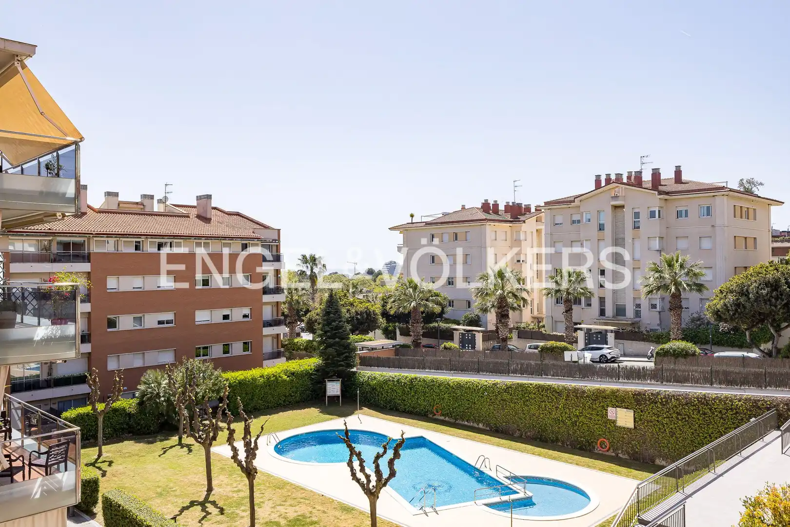 Vista exterior de Pis de lloguer en Sitges amb Aire condicionat, Calefacció i Piscina