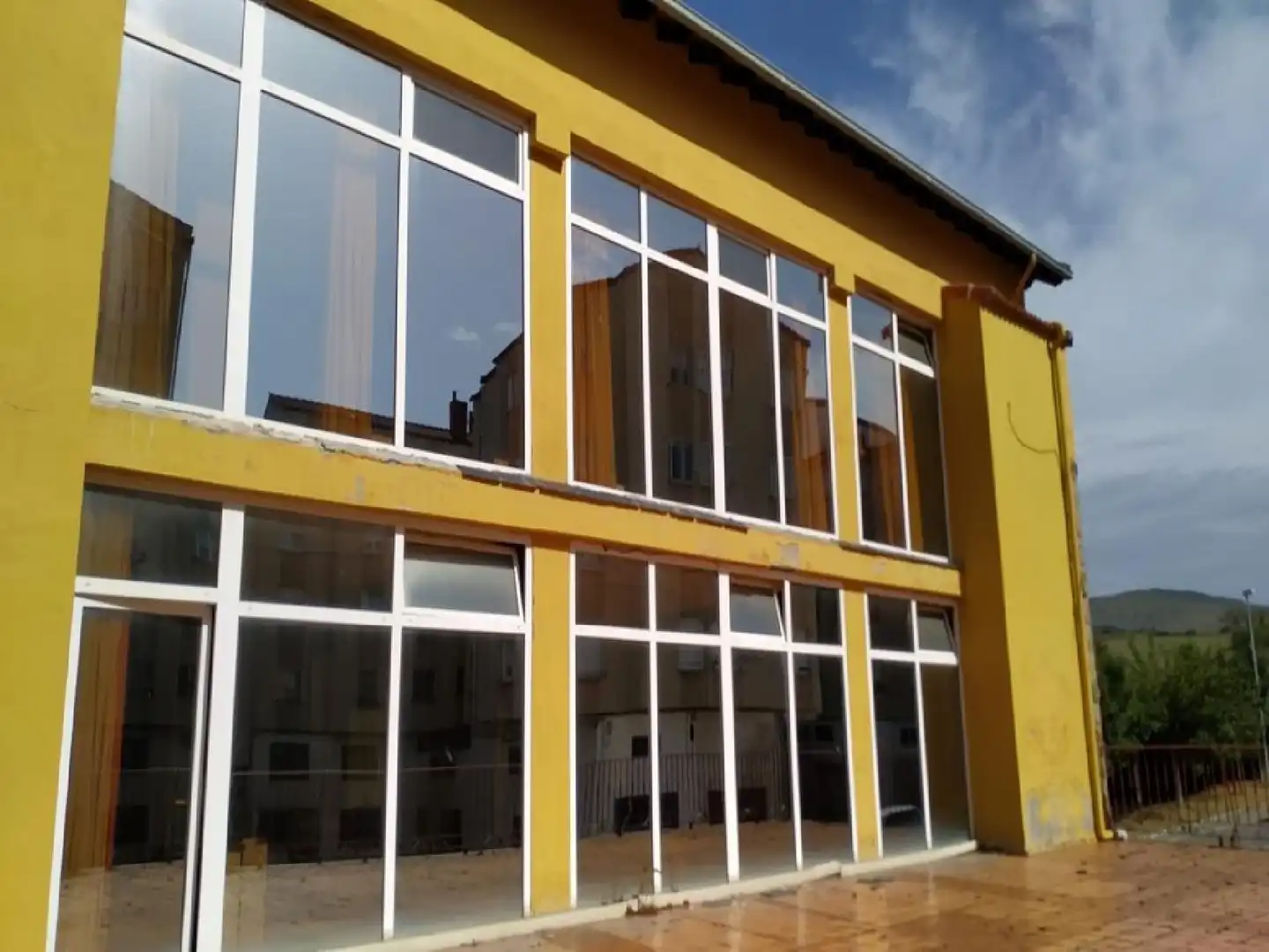 Vista exterior de Edifici en venda en Reinosa