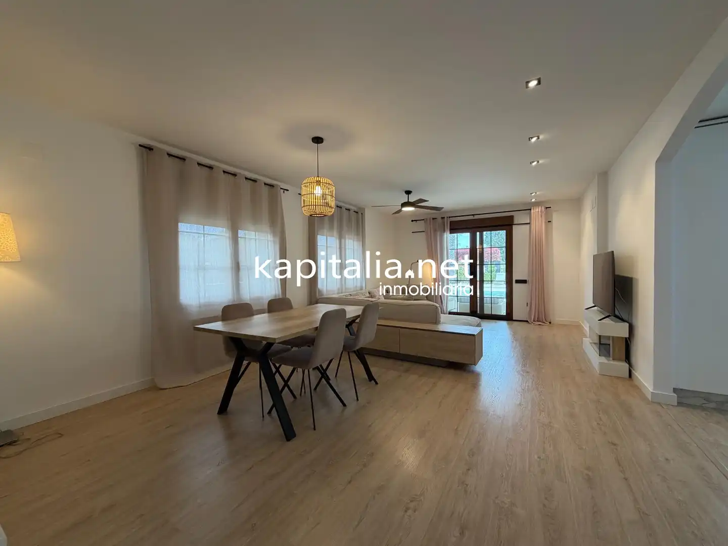 Sala d'estar de Casa o xalet en venda en Ontinyent amb Aire condicionat, Calefacció i Jardí privat