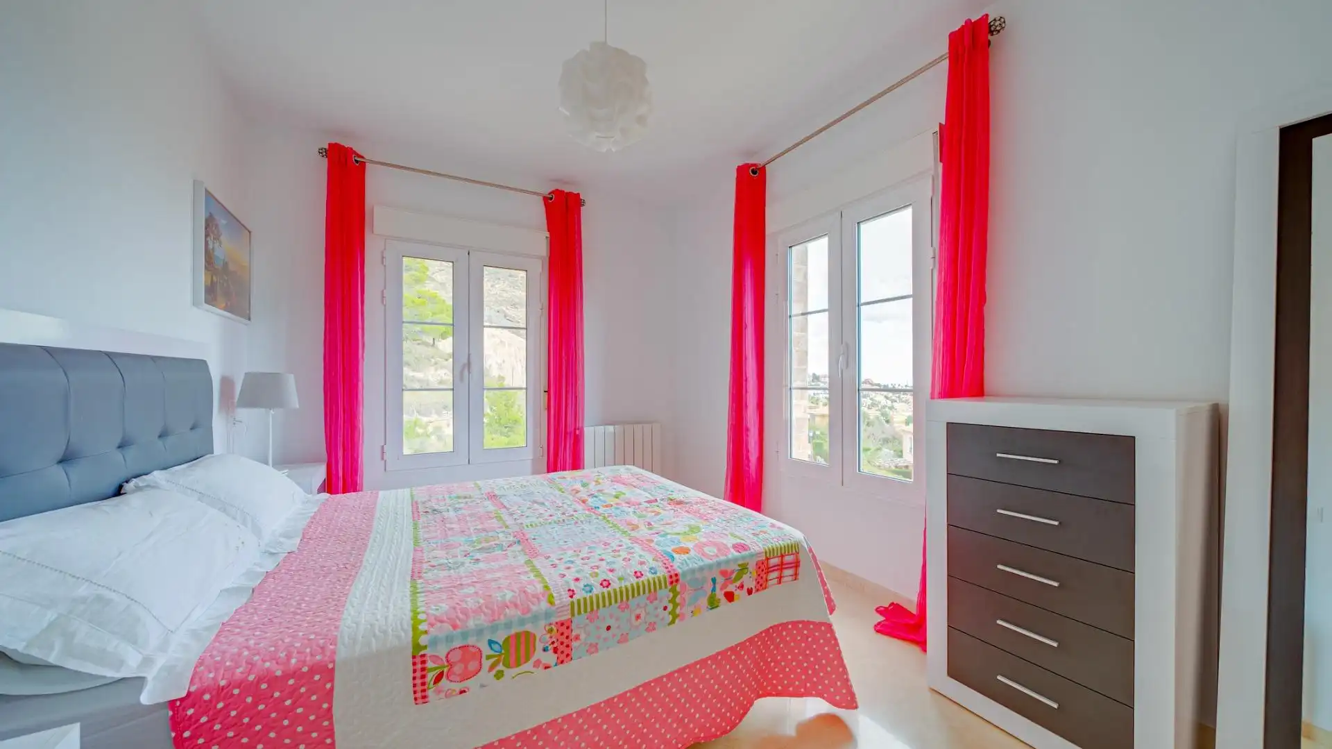 Schlafzimmer von Haus oder Chalet zum Verkauf in Finestrat mit Klimaanlage, Heizung und Privatgarten