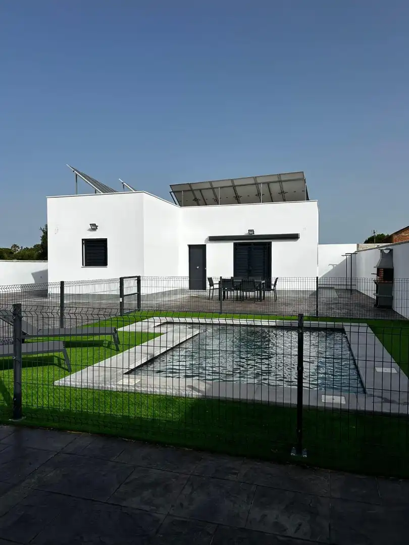Terrassa de Casa o xalet en venda en Chiclana de la Frontera amb Calefacció, Jardí privat i Traster