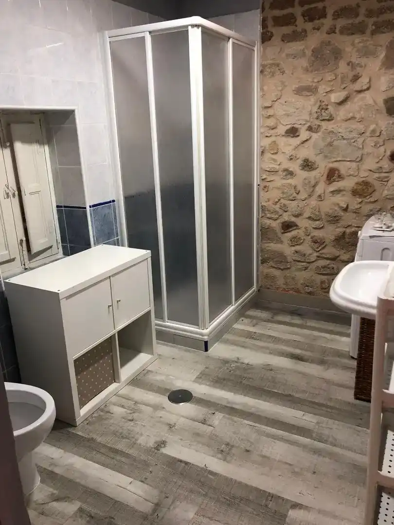 Badezimmer von Erdgeschoss zum Verkauf in Zamora Capital  mit Parkett und Abstellraum