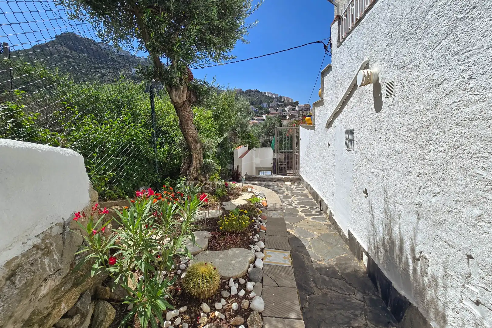 Außenansicht von Wohnung zum Verkauf in Roses mit Privatgarten und Terrasse