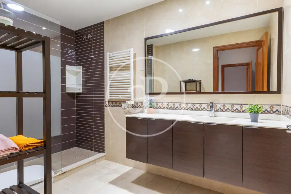 Piso en venta en Avinguda Cardenal Vicent Enrique I Tarancó, Piscinas
